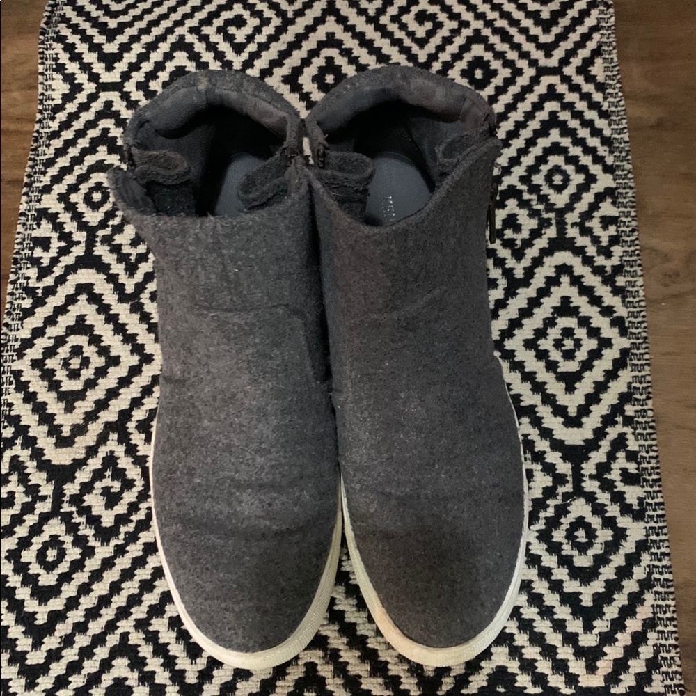 Kenneth Cole High Top Sneakers